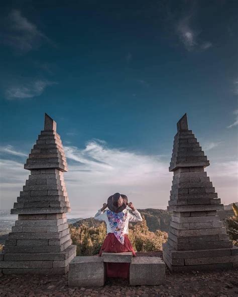 Bukit Lintang Sewu Spot Berburu Sunset Dan Gemerlap Lampu Kota Saat