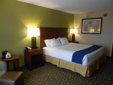 Holiday Inn Express Hotel & Suites Lancaster in Lancaster (OH) - Room ...