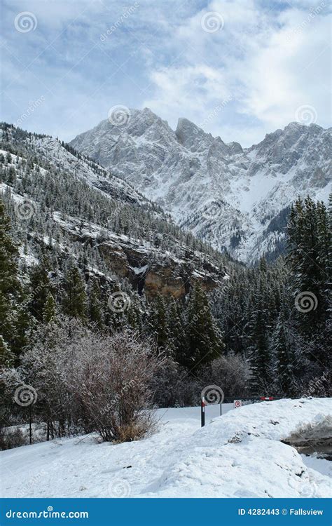 Winter canadian rockies stock image. Image of slopes, ridge - 4282443