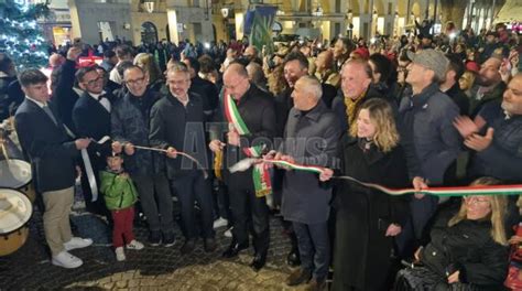 Ad Asti Inaugurato Il Magico Paese Di Natale Mercatini Aperti E Albero