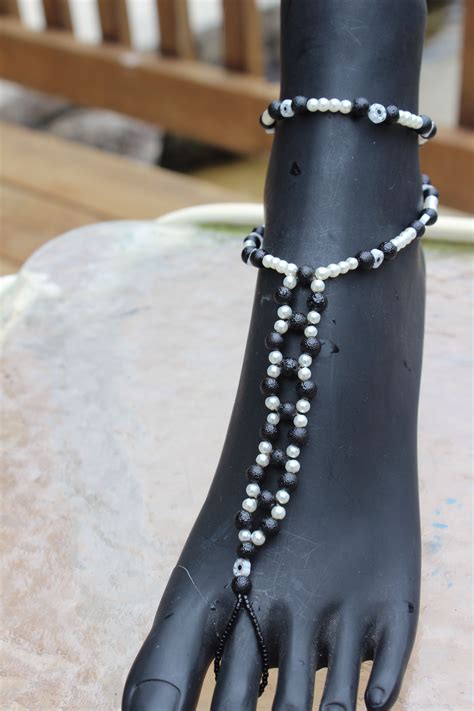 Black Textured Glass Pearls With White Flower Beads And Ankle Wrap