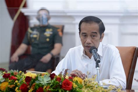 Presiden Joko Widodo Meninjau Simulasi Imunisasi Vaksin COVID 19