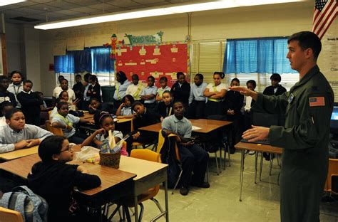 1st Helicopter Squadron Pilot Visits Local School