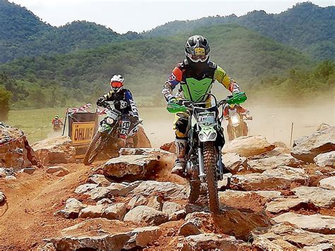 มนสจนฝนตลบ กลบไปทวเขาใหญ คาวาซาก จดกจกรรม Kawasaki Enduro 3