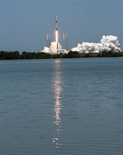 Photos Spacex Launches 24th Batch Of Starlink Satellites From Cape