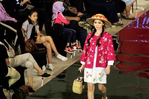 Surabaya Fashion Week 2021 Ajang Pemulihan Ekonomi Pilar ID