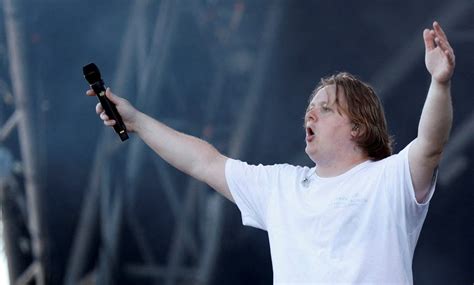 Qu Es El S Ndrome De Tourette Que Sufre Lewis Capaldi S Ntomas