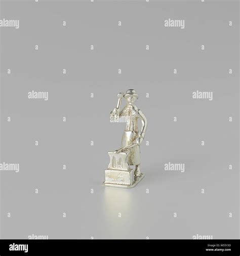 Blacksmith and anvil hi-res stock photography and images - Alamy