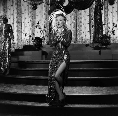 Marilyn Monroe Jane Russell On The Set Of Gentlemen Prefer Blondes