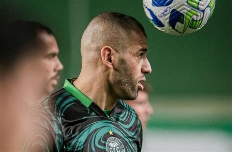 Contrato Para 2024 Argelino Islam Slimani Fica No Coritiba