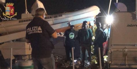 Arrestati I Due Scafisti Dello Sbarco Di Ieri Sera A Pozzallo Tv