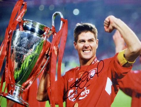 Steven Gerrard - Istanbul 2005 jublar med bucklan i en hand, Bragden i ...