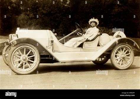 Vintage car woman driving hi-res stock photography and images - Alamy