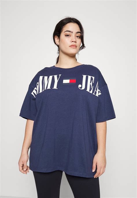 Tommy Jeans Curve Archive Tee Print T Shirt Twilight Navy Dark Blue Zalando Ie