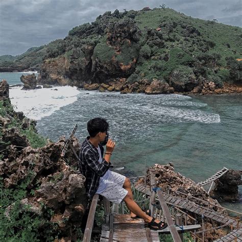 Aktivitas Wisata Di Pantai Nglambor Destinasi Dunia Bawah Laut Yang