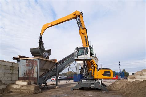 The New Liebherr Material Handler LH 40 M Industry Litronic At Conexpo