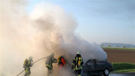 Technischer Defekt Auto geht auf Bundesstraße 3 in Flammen auf