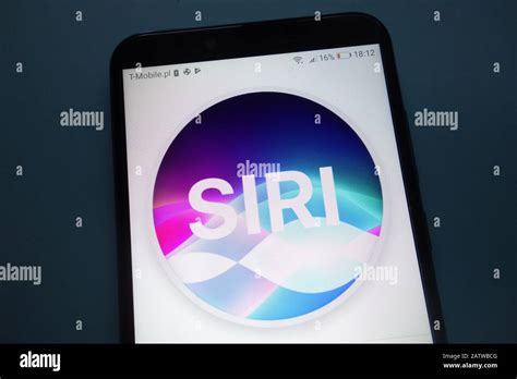 Siri logo on smartphone Stock Photo - Alamy