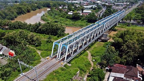 Kereta Api Di Jembatan Bengawan Solo Youtube