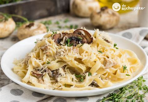 Fetuchini O Fettuccine Alfredo Pasta Con Champi Ones Y Jam N De