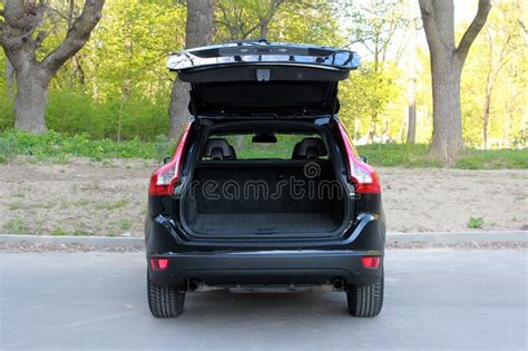 how to open volvo xc90 trunk from inside