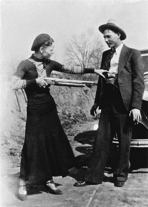 De Vraies Photos De Bonnie Parker Et Clyde Barrow Prises Par W D