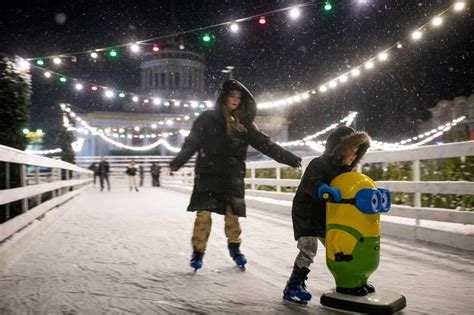 In Kyiv Daily Life Goes On During Ukraine S 2nd Winter Of War The