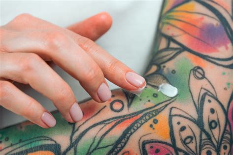 O que fazer após a sessão de remoção de tatuagem