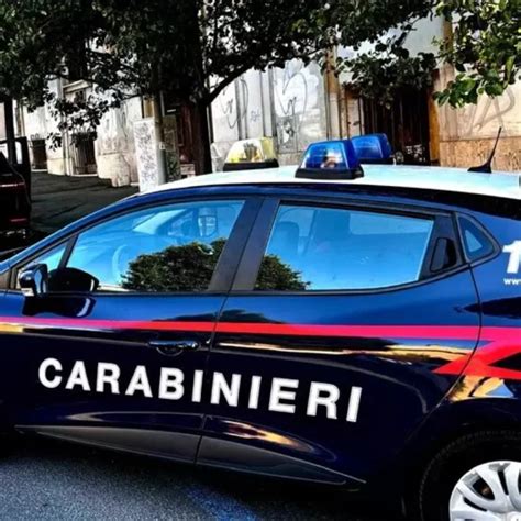 Terrore A Trebisacce Punta Il Coltello Contro Il Titolare Di Un Market