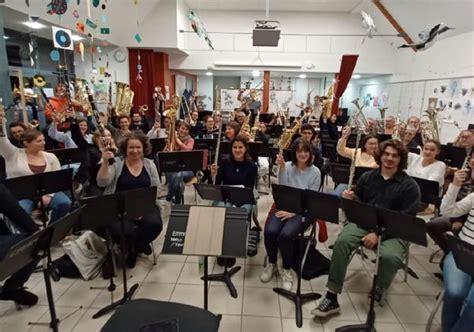 Les Harmonies Se R Unissent En Concert Mehun Sur Y Vre