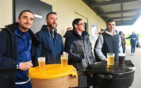 Au stade de foot de Plouhinec joyeux retour à la buvette Foot Amateur Bretagne
