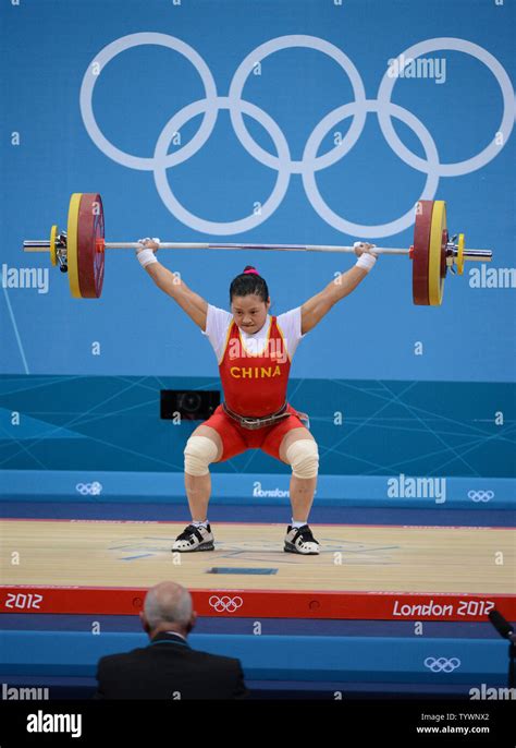 Xueying Li Of China Sets An Olympic Record In The Snatch En Route To A