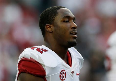 Ex-Arkansas DE Chris Smith dead at 31