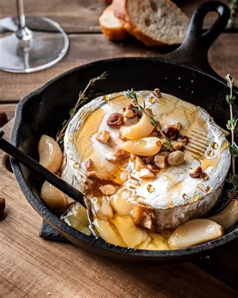 Camembert No Forno Confit De Alho E Mel Uma Entrada Para Fazer