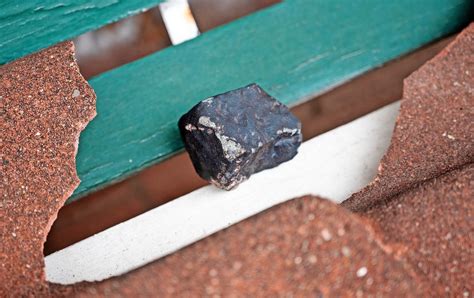 Als Ein Meteorit Ins Hausdach In Elmshorn Einschlug