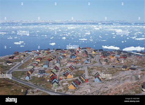 Mit Dem Jakobshavn Isfjord Im Hintergrund Fotos Und Bildmaterial In