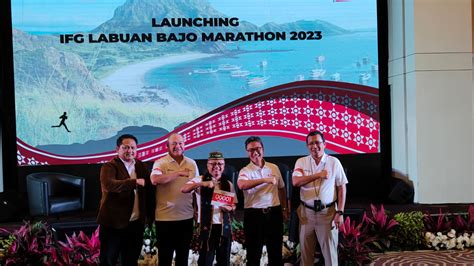 IFG Labuan Bajo Marathon 2023 Berlari Sambil Menggerakan Roda