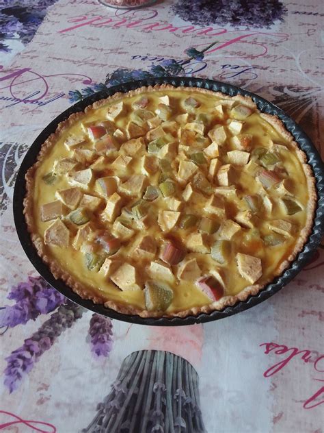 Tarte pommes rhubarbe un délicieux dessert fruité et acidulé