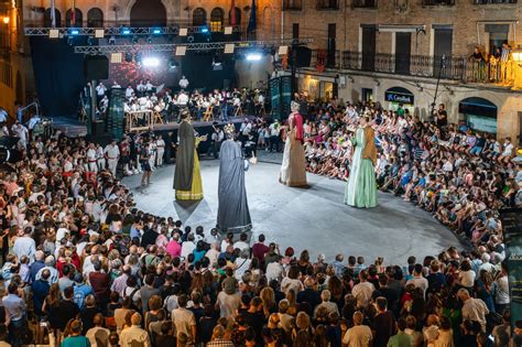 La Comparsa De Gigantes Y Cabezudos De Olite Celebra Su 75 Aniversario