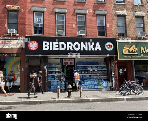 Biedronka is a grocery market chain from Portugal. This one is in the Greenpoint neighborhood of ...