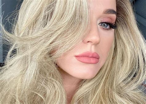 Katy Perry Debuts Long Blonde Hair And Fans Are Freaking Out Check Out The Photos Celebrity