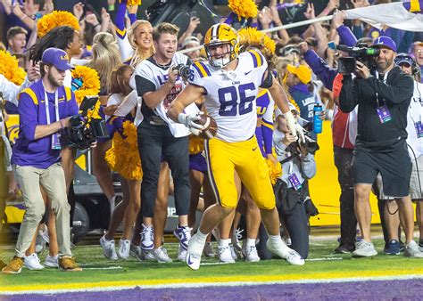 Lsu Tight End Mason Taylor A Star In The Making Growing Each Game Sports Illustrated Lsu