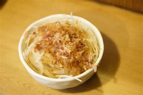 【東京・大衆酒場の名店】門前仲町「大坂屋」の“牛にこみ”を三日月型カウンターで堪能する噺 Getnavi Web ゲットナビ