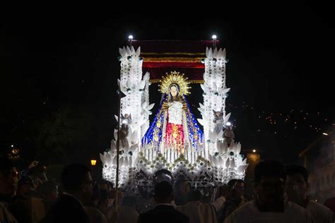 Semana Santa en Ayacucho una multitud acompañó el emotivo Encuentro de