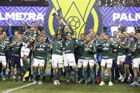 Palmeiras recebe troféu de campeão do Brasileirão 2022 SóEsporte