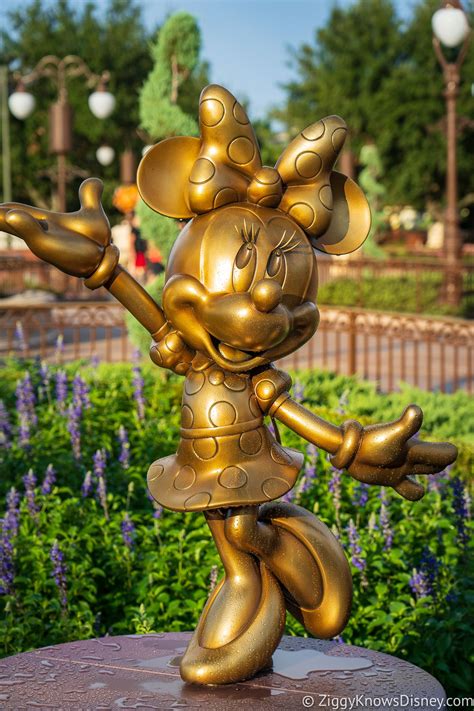 Minnie Mouse Th Anniversary Golden Statue In Disney Statues