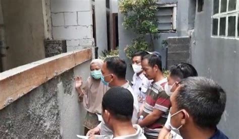 Warga Bangun Tembok Tutupi Akses Rumah Tetangga Gegara Kesal Di