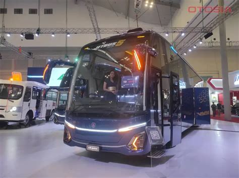 9 Potret Bus Adiputro Tebar Pesona Di GIIAS 2023 Pamerkan Model