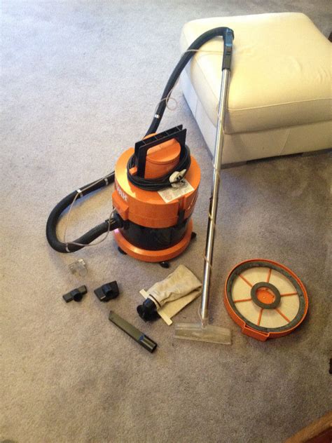 Vax 121 Wet And Dry Vacuum Cleaner In Leighton Buzzard Bedfordshire