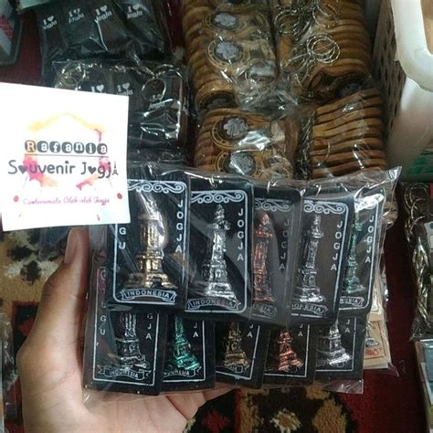 Jual Pcs Gantungan Kunci Kayu Tugu Khas Jogja Souvenir Indonesia